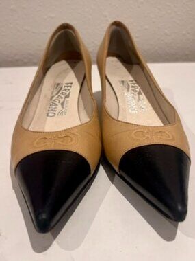 Vintage 1990s Salvatore Ferragamo Black Camel Leather Kitten Heel Pumps Sz 5